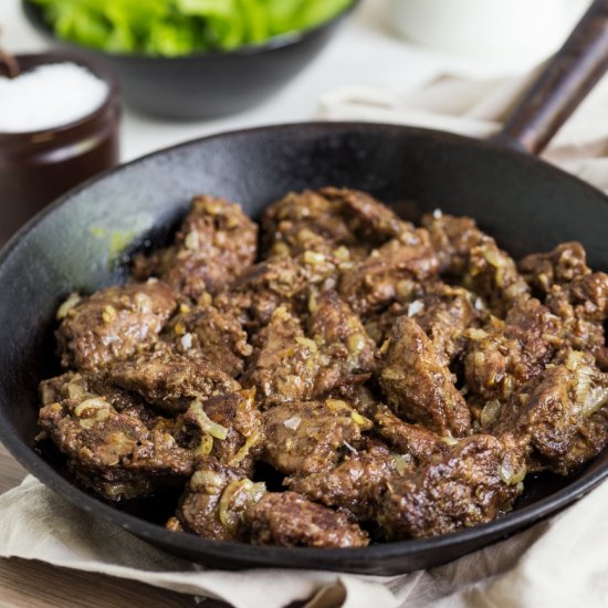 Chicken livers with onion