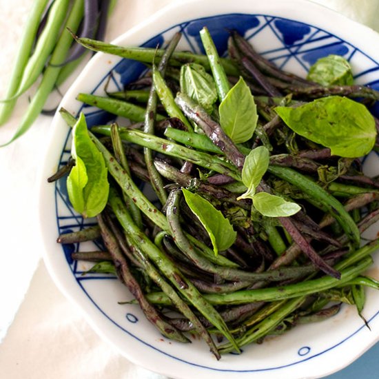 sautéed green beans with basil