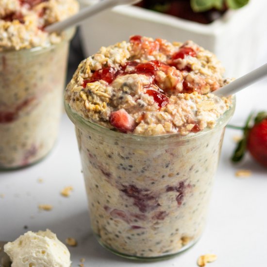 Berry Cheesecake Overnight Oats