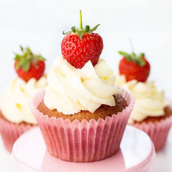 Strawberries & Cream Cupcakes