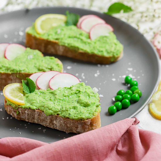 Minty Green Pea Hummus