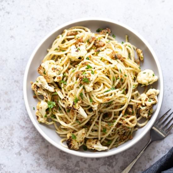 Spaghetti with toasted garlic