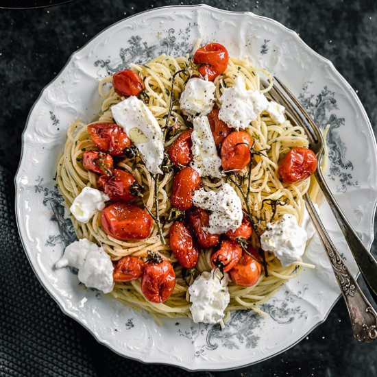 Spaghetti with caramelized tomatoes