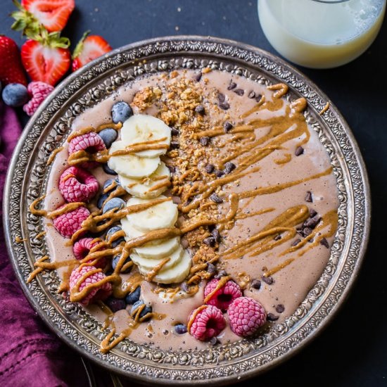 CHOCOLATE BANANA SMOOTHIE BOWL