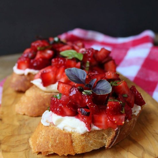 Fresh Strawberry Basil Crostini