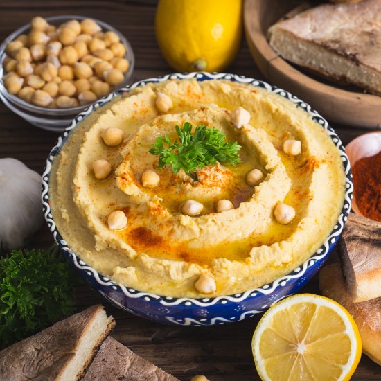 Homemade hummus recipe from scratch