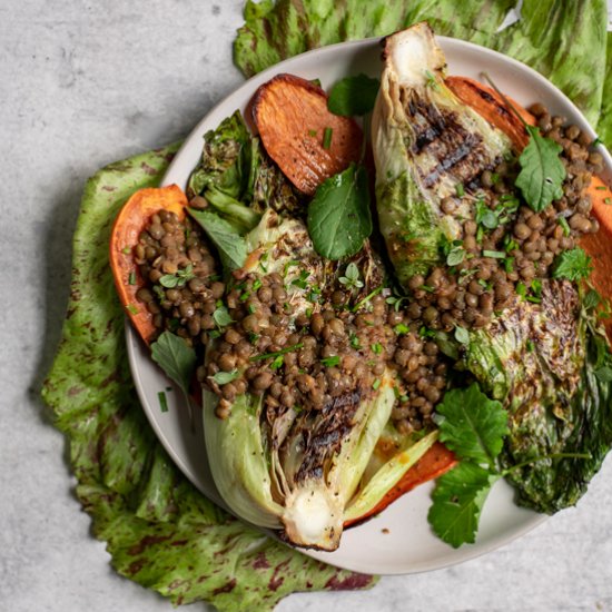 Grilled salad with smoky lentils