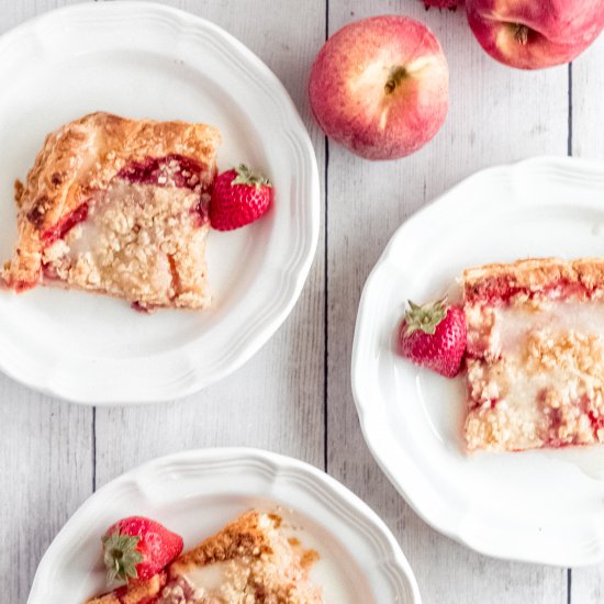 White Peach Strawberry Crumble Bars