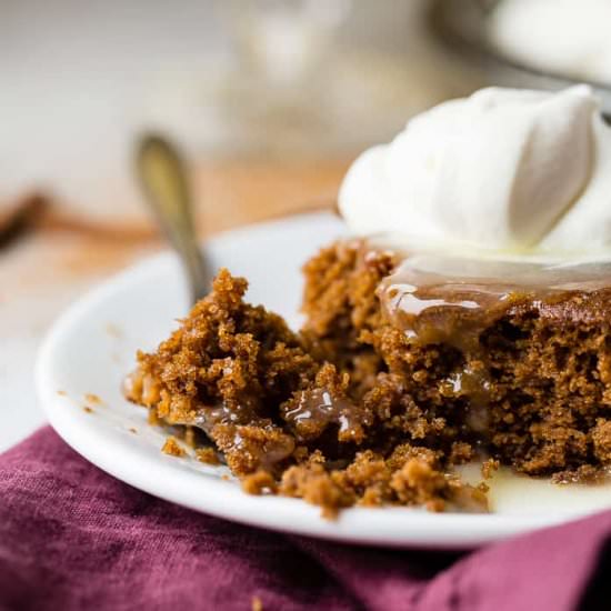 GINGERBREAD CAKE WITH LEMON SAUCE