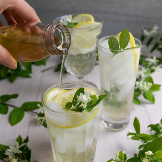 Honeysuckle Spritzer