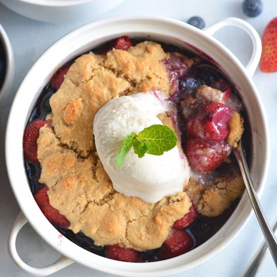 Paleo Vegan Berry Cobbler