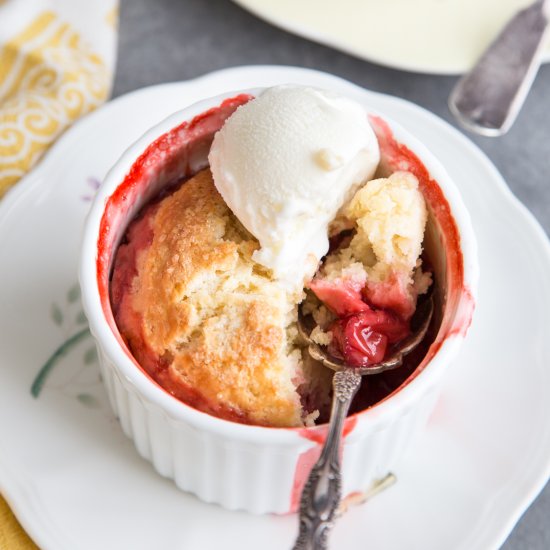 Strawberry shortcake cobbler