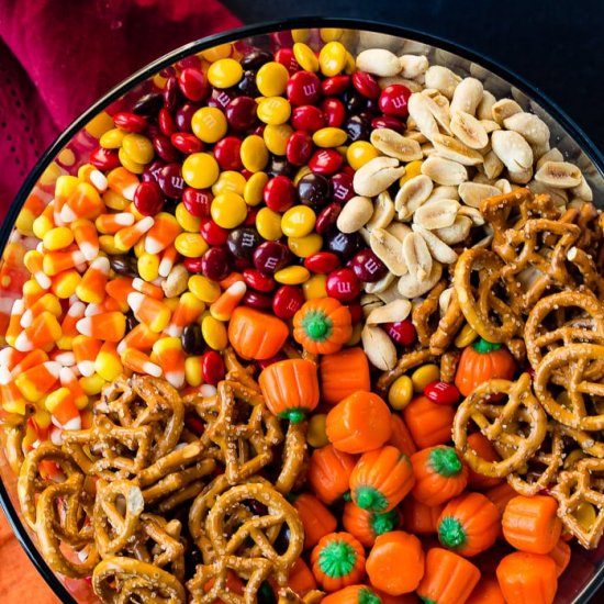 5 MINUTE HALLOWEEN SNACK MIX