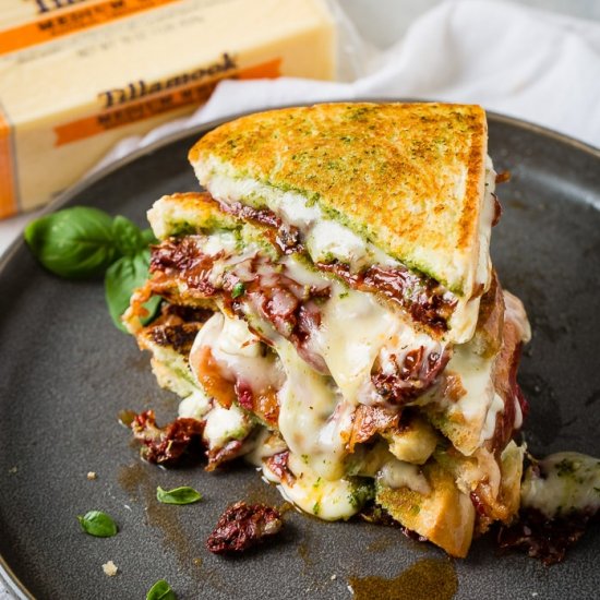 tomato pesto bacon grilled cheese