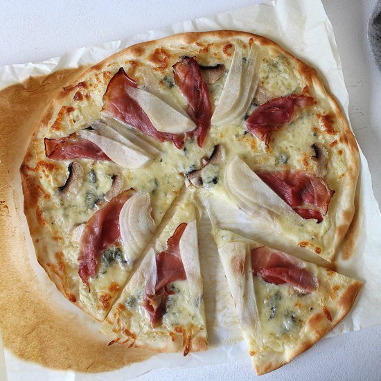 Prosciutto & gorgonzola pizza