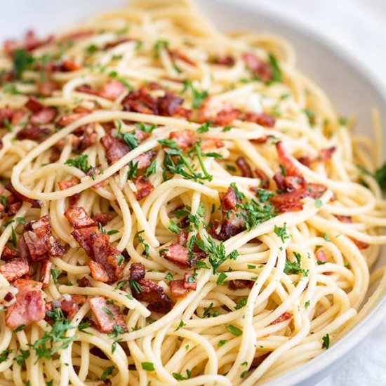 Easy Garlic Bacon Pasta