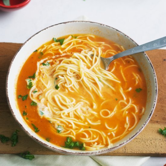 Fresh tomato soup with pasta