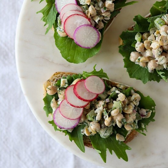 Chickpea Salad Smørrebrød