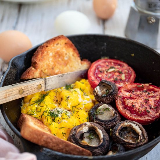 Tomato, mushroom and egg fry up