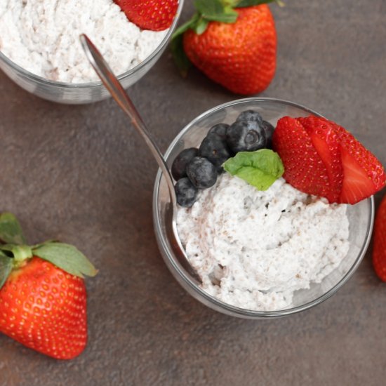 4 Ingredient Chia Vanilla Pudding