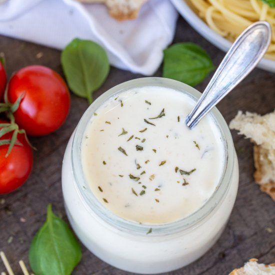 5-Minute Easy Alfredo Sauce