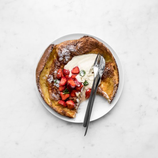 Dutch Baby Pancake with Strawberry