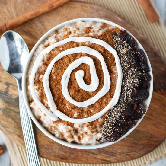 Cinnamon Roll Smoothie Bowl