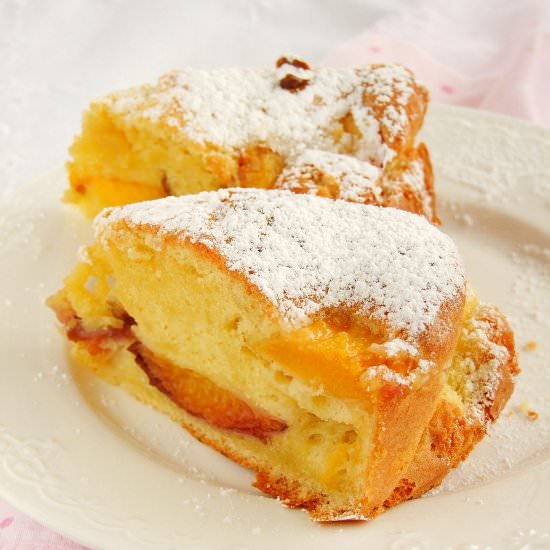 cake with peaches