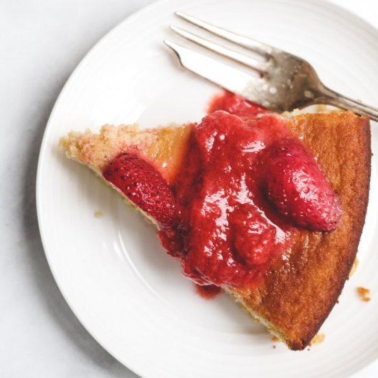 Healthy Almond Cake & Strawberries