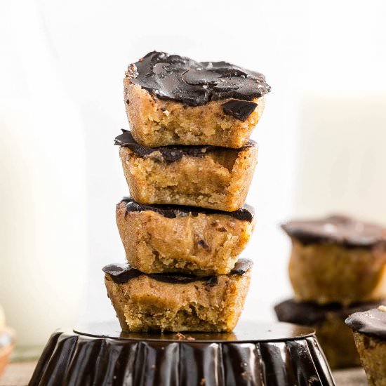 No-Bake Mini Caramel Chocolate Cups