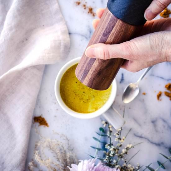 Golden Turmeric Latte (vegan & gf)