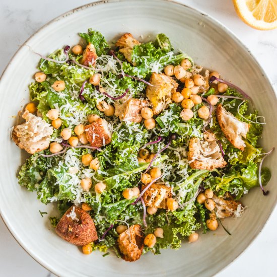 CREAMY KALE CAESAR SALAD