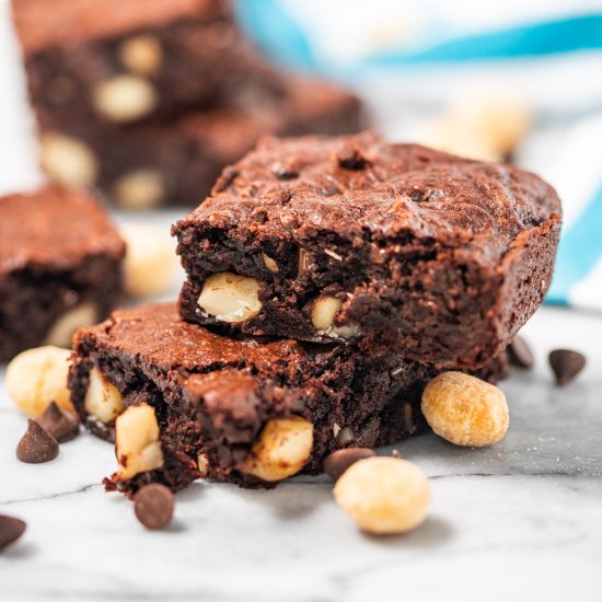 Chocolate Chip Macadamia Brownies