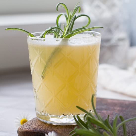 Apricot Rosemary Gin Fizz