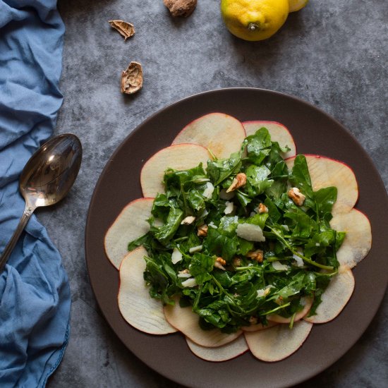 Arugula and apples salad