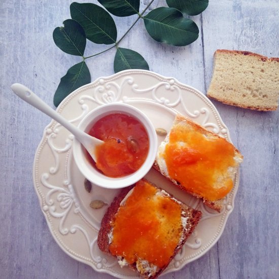 Easy apricot jam with cardamom