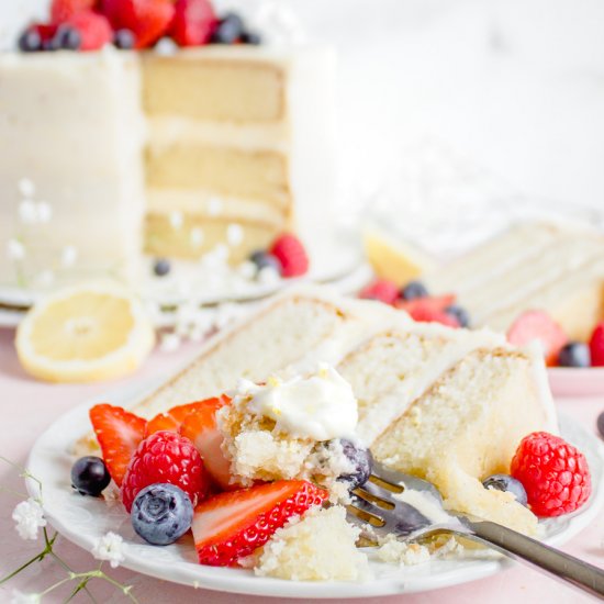 Cake with Lemon Cream and Berries