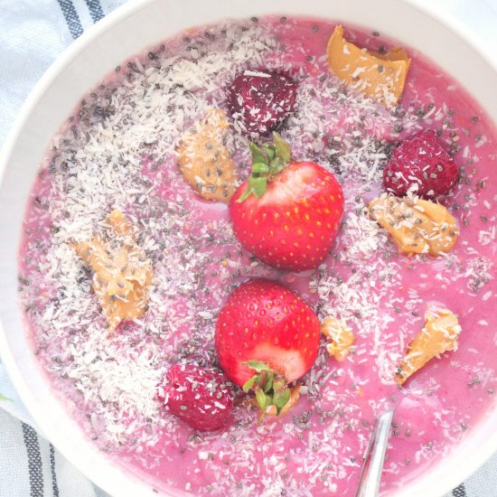 Strawberry smoothie bowl