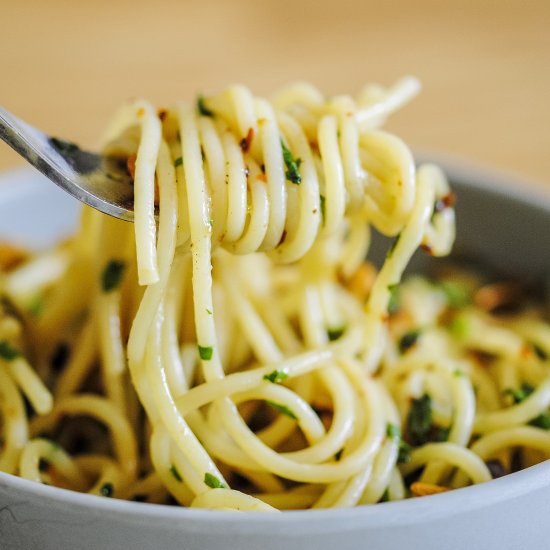 Simple Garlic Basil Pasta