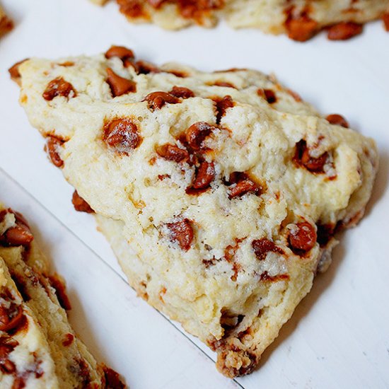 Cinnamon chip scones