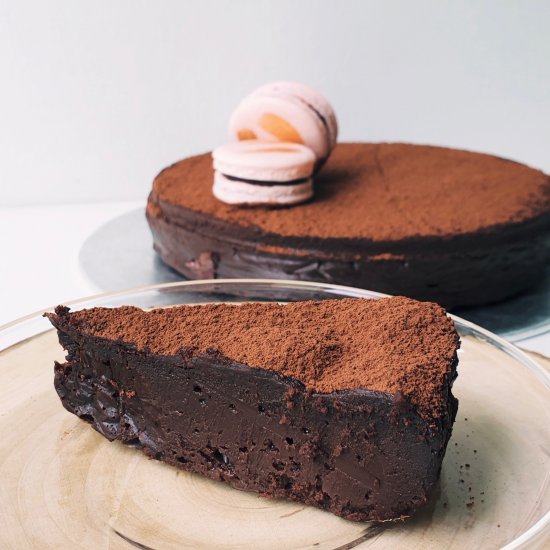 FLOURLESS CHOCOLATE CAKE