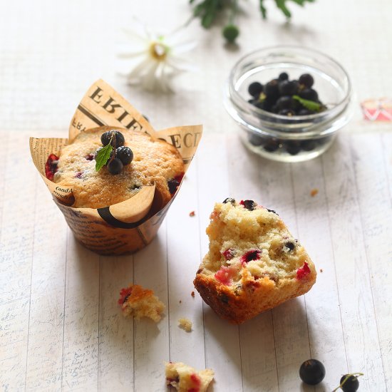 Black currant cakes