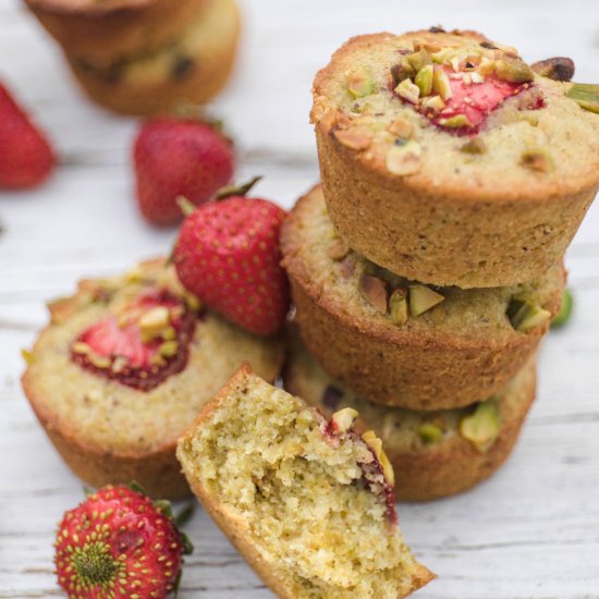 Strawberry, Pistachio & Lime Cakes