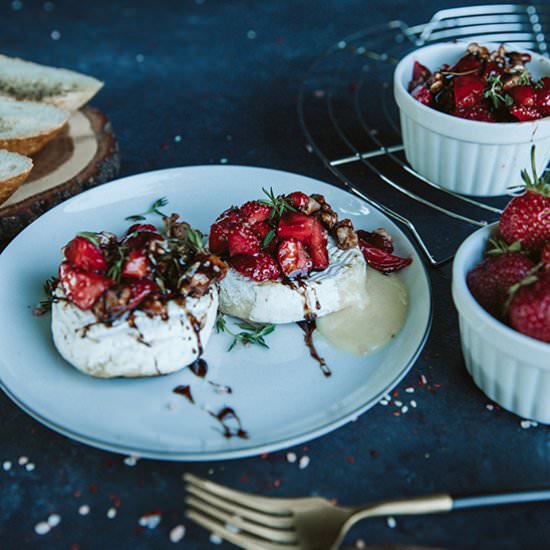 Grilled camembert with strawberries