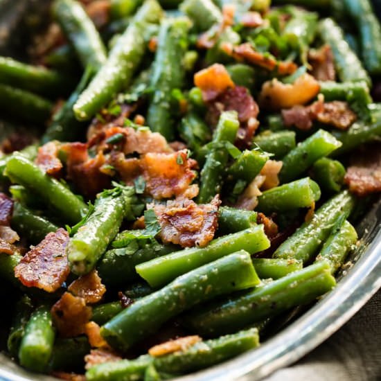 EASY GREEN BEANS WITH BACON