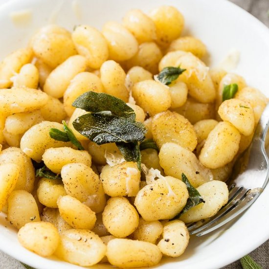 10 MINUTE BROWN BUTTER SAGE GNOCCHI