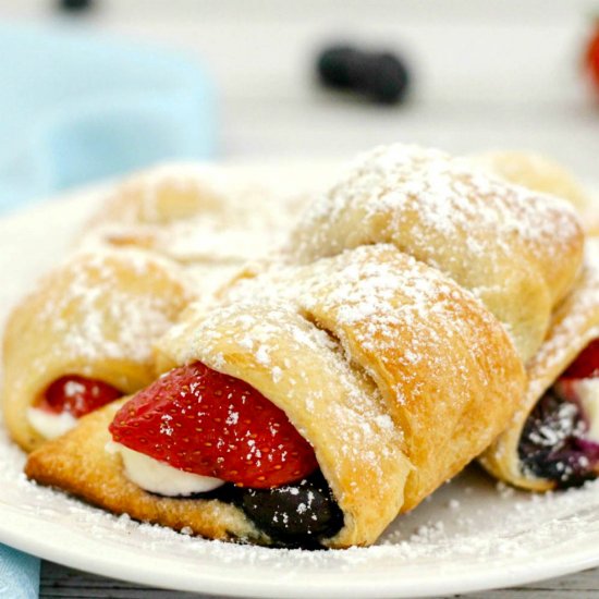 Stuffed Crescent Rolls With Berries