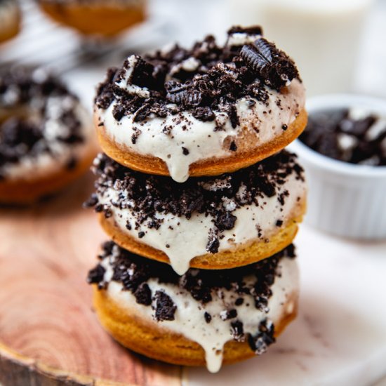 COOKIES AND CREAM DONUTS (VEGAN)