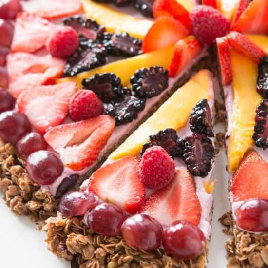 BREAKFAST FRUIT AND YOGURT PIZZA