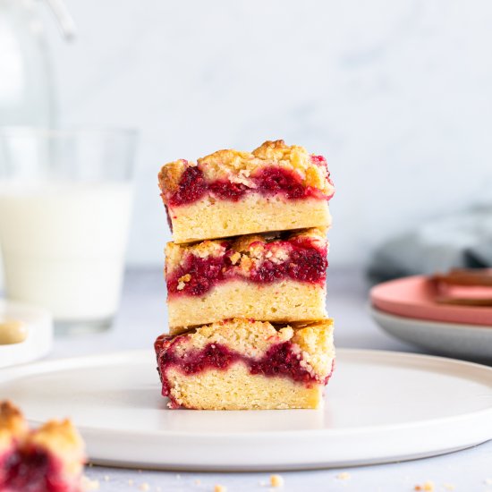 RASPBERRY CRUMBLE BARS